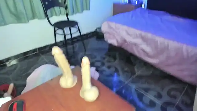 Snapshot of emily_sweet13 chatting on October 2, 1:18 pm emily sweet13 online show from October 2, 1:18 pm