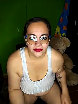 Snapshot of emily_sweet13 chatting on October 5, 8:40 pm emily sweet13 online show from October 5, 8:40 pm