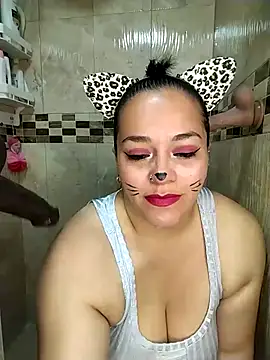 Snapshot of emily_sweet13 chatting on November 9, 1:48 am emily sweet13 online show from November 9, 1:48 am