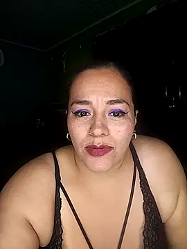 Snapshot of emily_sweet13 chatting on May 3, 2:39 am emily sweet13 online show from May 3, 2:39 am