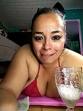 Snapshot of emily_sweet13 chatting on May 31, 6:09 pm emily sweet13 online show from May 31, 6:09 pm