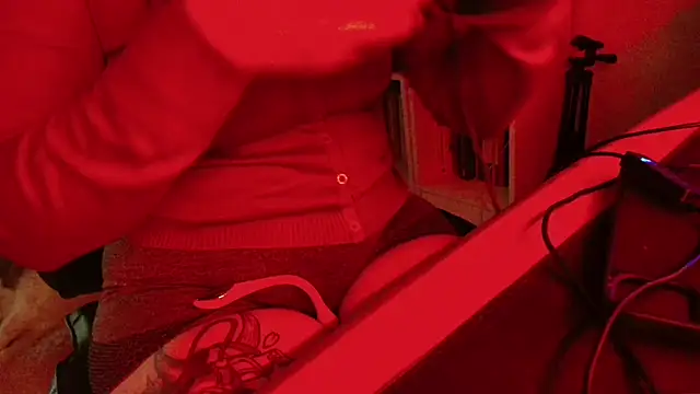 Snapshot of DirtyDi97 chatting on November 20, 2:06 pm DirtyDi97 online show from November 20, 2:06 pm