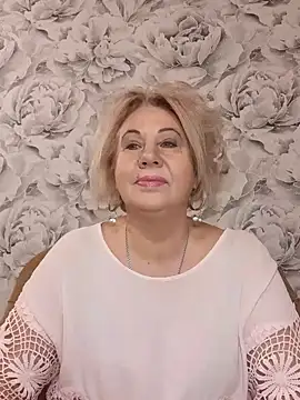 Snapshot of PALETT chatting on December 8, 2:49 am PALETT online show from December 8, 2:49 am