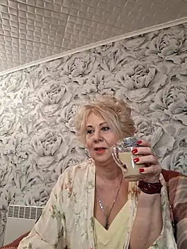 Snapshot of PALETT chatting on February 21, 3:23 am PALETT online show from February 21, 3:23 am