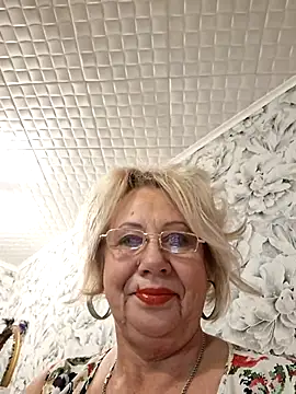 Snapshot of PALETT chatting on November 8, 2:45 am PALETT online show from November 8, 2:45 am