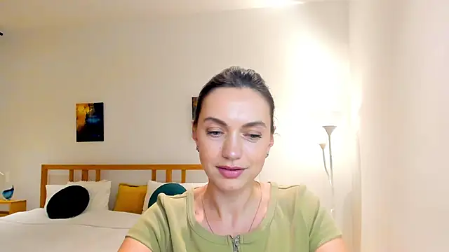 LovelyeeMia online show from December 10, 6:28 pm