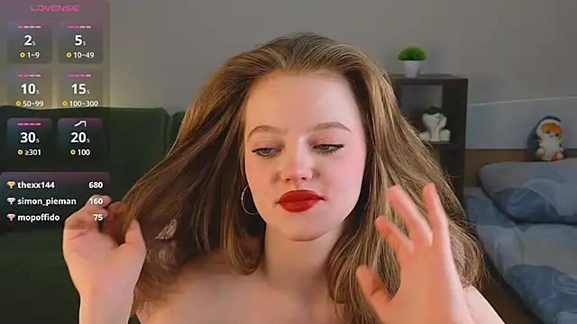 Snapshot of Eveleen_Soleen chatting on December 15, 10:47 pm Eveleen Soleen online show from December 15, 10:47 pm