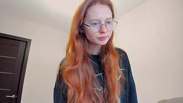 Snapshot of Fire_Luna chatting on December 9, 8:22 am Fire Luna online show from December 9, 8:22 am