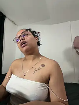 Snapshot of angela_angels_ chatting on April 28, 2:27 am angela angels online show from April 28, 2:27 am