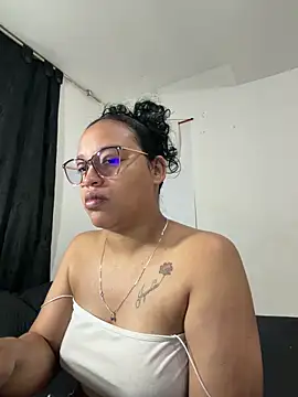 Snapshot of angela_angels_ chatting on April 29, 2:26 am angela angels online show from April 29, 2:26 am