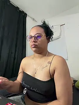 Snapshot of angela_angels_ chatting on May 2, 4:17 am angela angels online show from May 2, 4:17 am