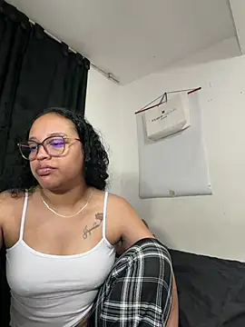 Snapshot of angela_angels_ chatting on May 5, 4:20 am angela angels online show from May 5, 4:20 am