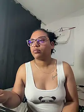 Snapshot of angela_angels_ chatting on May 21, 3:46 am angela angels online show from May 21, 3:46 am