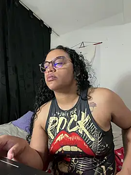 Snapshot of angela_angels_ chatting on May 25, 10:32 am angela angels online show from May 25, 10:32 am