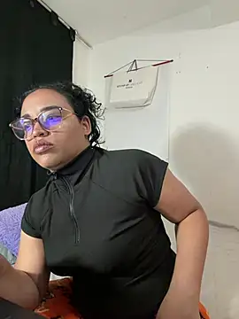 Snapshot of angela_angels_ chatting on May 28, 1:03 am angela angels online show from May 28, 1:03 am