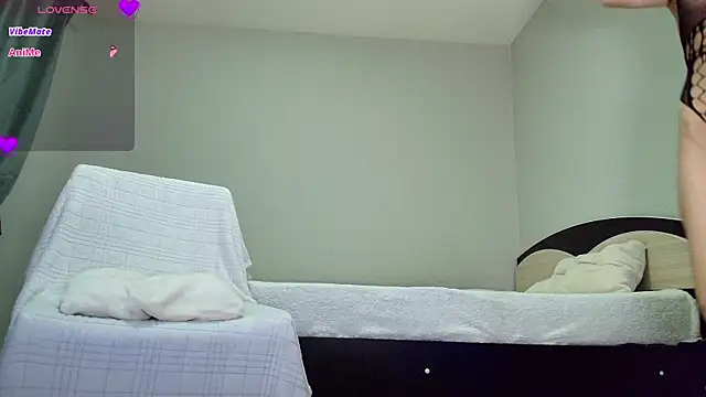 kyliejo18 online show from January 17, 3:34 am