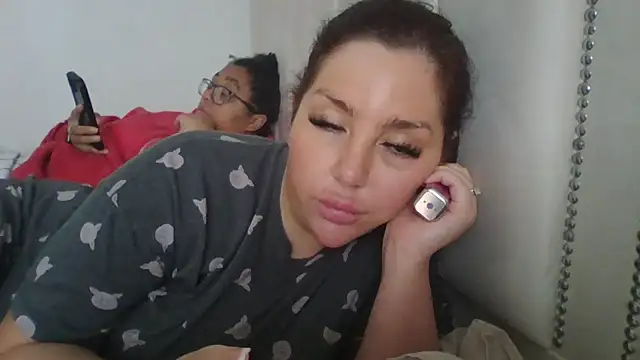 Snapshot of vanilla_chocolate23 chatting on December 2, 11:56 am vanilla chocolate23 online show from December 2, 11:56 am