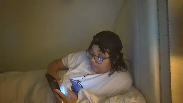 Snapshot of vanilla_chocolate23 chatting on February 16, 10:21 pm vanilla chocolate23 online show from February 16, 10:21 pm