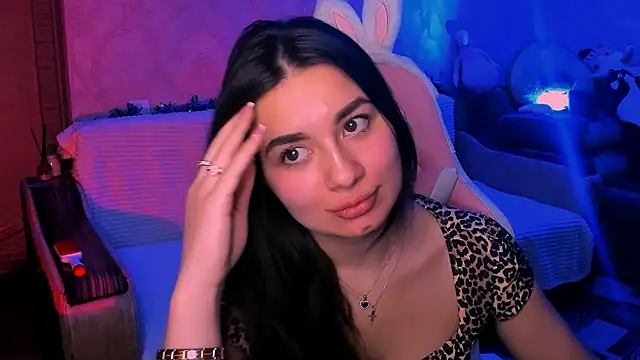 Swee Alicee online show from January 7, 6:10 pm