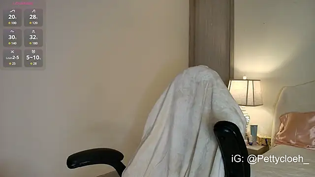 Snapshot of PettyCloeh chatting on November 26, 10:44 pm PettyCloeh online show from November 26, 10:44 pm