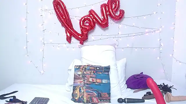 Nicol Love0 online show from February 27, 9:58 pm