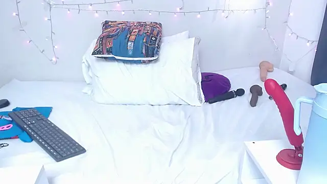 Nicol Love0 online show from March 12, 7:59 pm