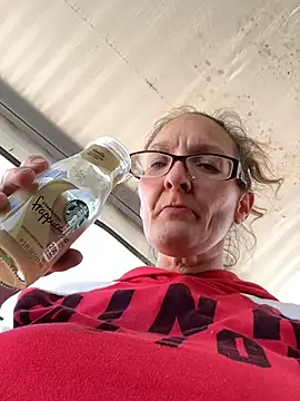 Snapshot of SweetVegasTits chatting on February 24, 7:09 pm SweetVegasTits online show from February 24, 7:09 pm