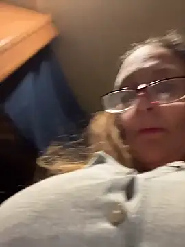 Snapshot of SweetVegasTits chatting on February 25, 5:41 am SweetVegasTits online show from February 25, 5:41 am