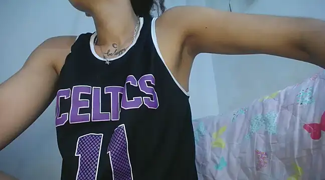 Snapshot of diamonmeli chatting on January 11, 1:53 pm diamonmeli online show from January 11, 1:53 pm