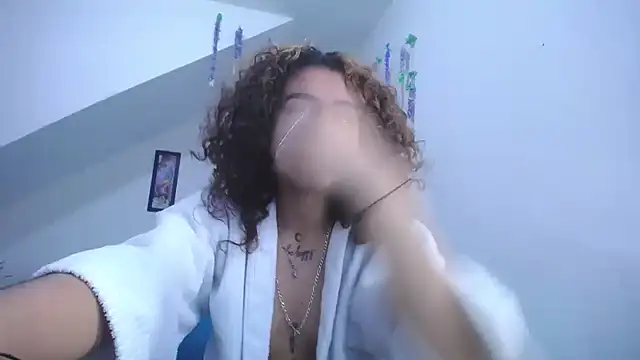 Snapshot of diamonmeli chatting on January 24, 5:11 pm diamonmeli online show from January 24, 5:11 pm