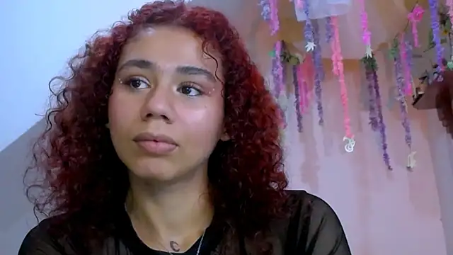 Snapshot of diamonmeli chatting on March 8, 5:33 pm diamonmeli online show from March 8, 5:33 pm