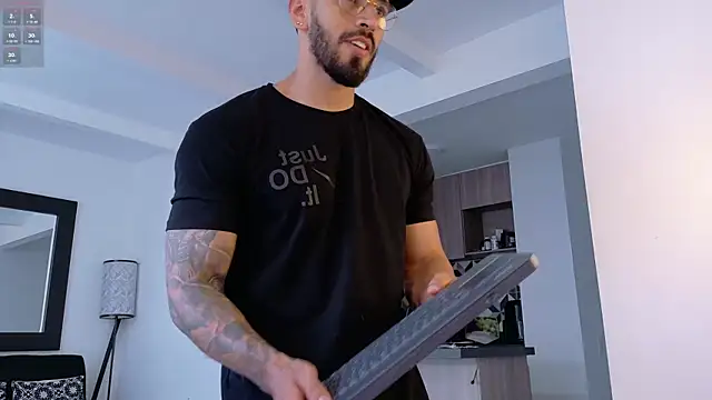 tony muscle online show from November 29, 9:40 pm