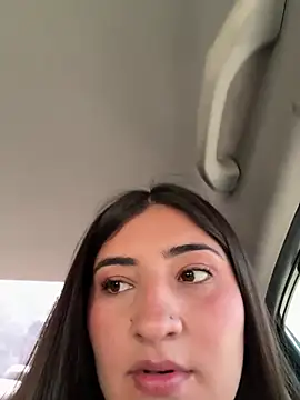 Snapshot of AhriCutte chatting on February 6, 6:13 pm AhriCutte online show from February 6, 6:13 pm