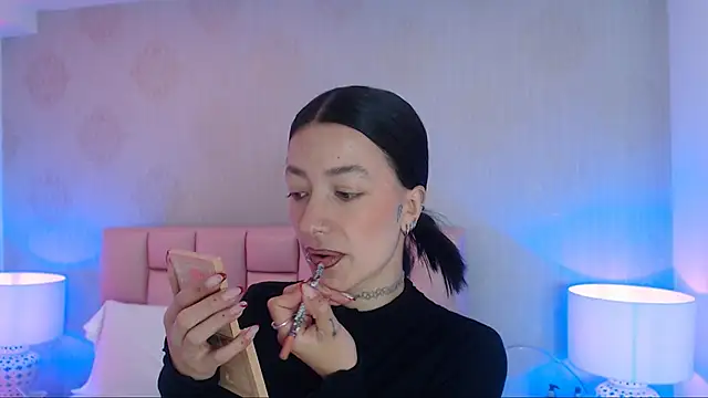 Snapshot of Zoe_Vixen chatting on January 17, 12:10 pm Zoe Vixen online show from January 17, 12:10 pm