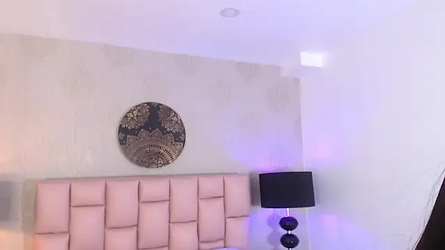 Snapshot of Zoe_Vixen chatting on March 4, 12:22 pm Zoe Vixen online show from March 4, 12:22 pm