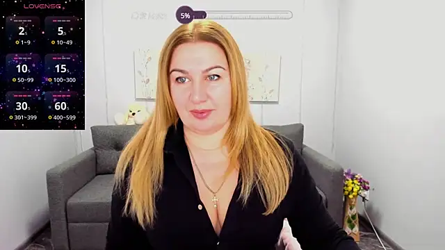 Snapshot of Lili_Crossi chatting on December 2, 7:03 am Lili Crossi online show from December 2, 7:03 am