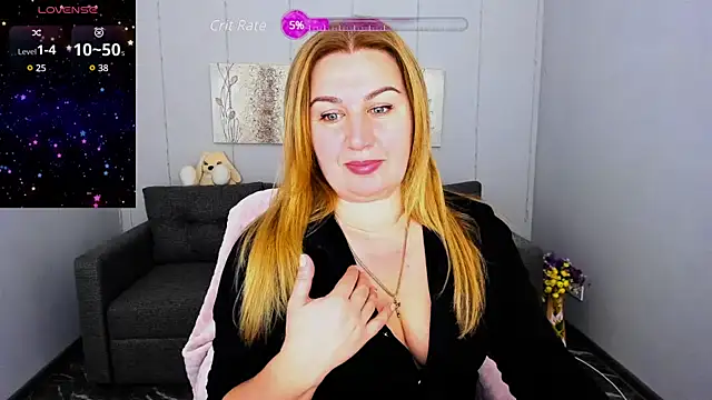 Snapshot of Lili_Crossi chatting on December 4, 6:44 am Lili Crossi online show from December 4, 6:44 am