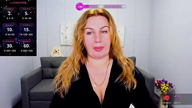 Snapshot of Lili_Crossi chatting on December 12, 6:47 am Lili Crossi online show from December 12, 6:47 am