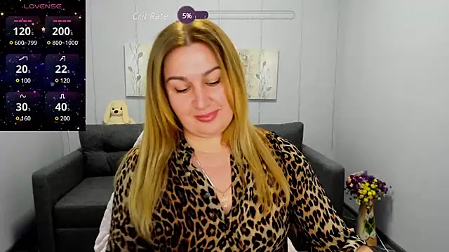 Snapshot of Lili_Crossi chatting on December 16, 9:57 am Lili Crossi online show from December 16, 9:57 am