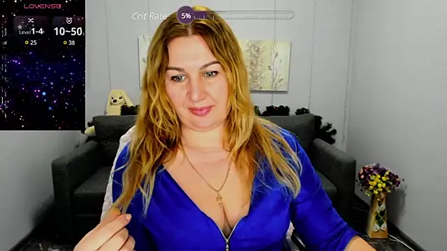 Snapshot of Lili_Crossi chatting on December 21, 9:33 am Lili Crossi online show from December 21, 9:33 am