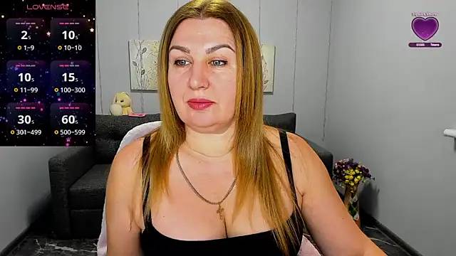 Snapshot of Lili_Crossi chatting on February 12, 6:40 am Lili Crossi online show from February 12, 6:40 am