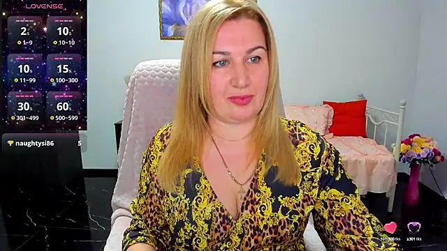 Snapshot of Lili_Crossi chatting on March 10, 6:49 am Lili Crossi online show from March 10, 6:49 am