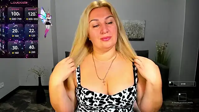 Snapshot of Lili_Crossi chatting on September 10, 5:51 am Lili Crossi online show from September 10, 5:51 am