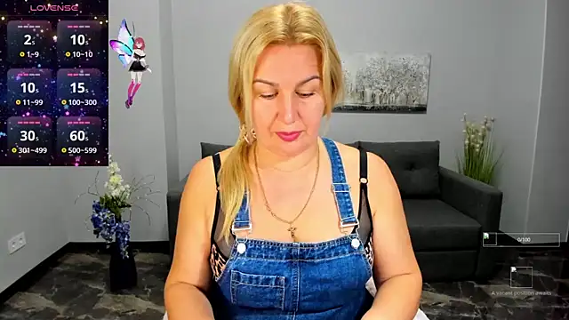 Snapshot of Lili_Crossi chatting on September 22, 5:42 am Lili Crossi online show from September 22, 5:42 am