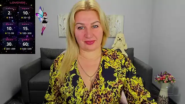 Snapshot of Lili_Crossi chatting on October 13, 5:51 am Lili Crossi online show from October 13, 5:51 am