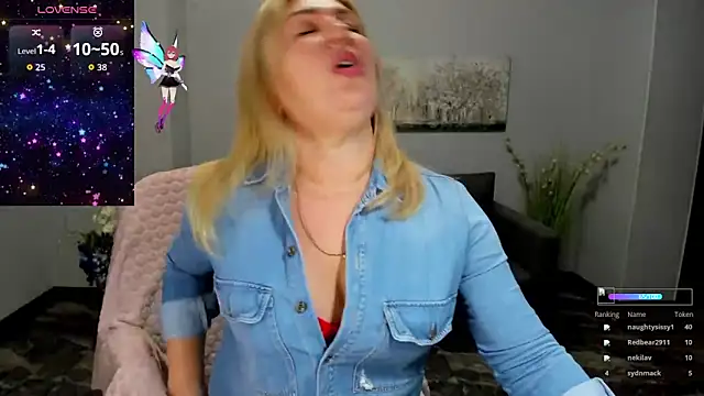 Lili Crossi online show from November 17, 6:52 am