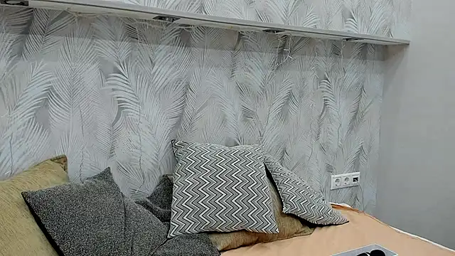 Snapshot of Miss_you_kiss chatting on December 19, 8:23 am Miss you kiss online show from December 19, 8:23 am