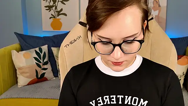 StellaGloww online show from January 4, 11:43 am