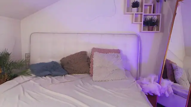 AuroraAksnesss online show from March 19, 6:12 pm