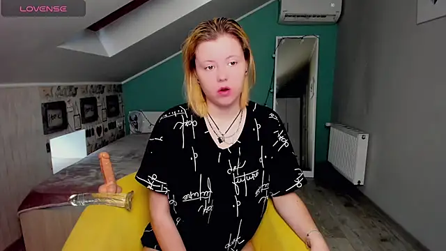 LillyDepp online show from December 19, 12:56 pm